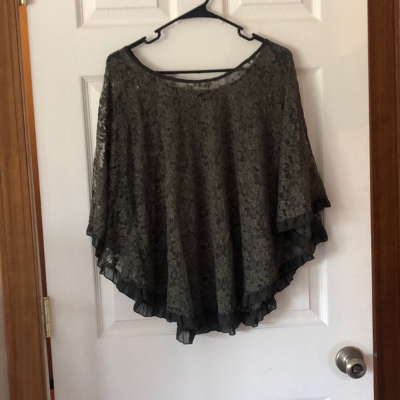 Tops - 🦋5/$15 - flowy top